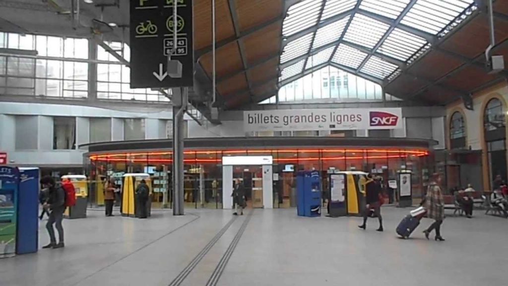 Stockez vos valises en toute sécurité à Paris SaintLazare avec Lockers Et un jour une maman